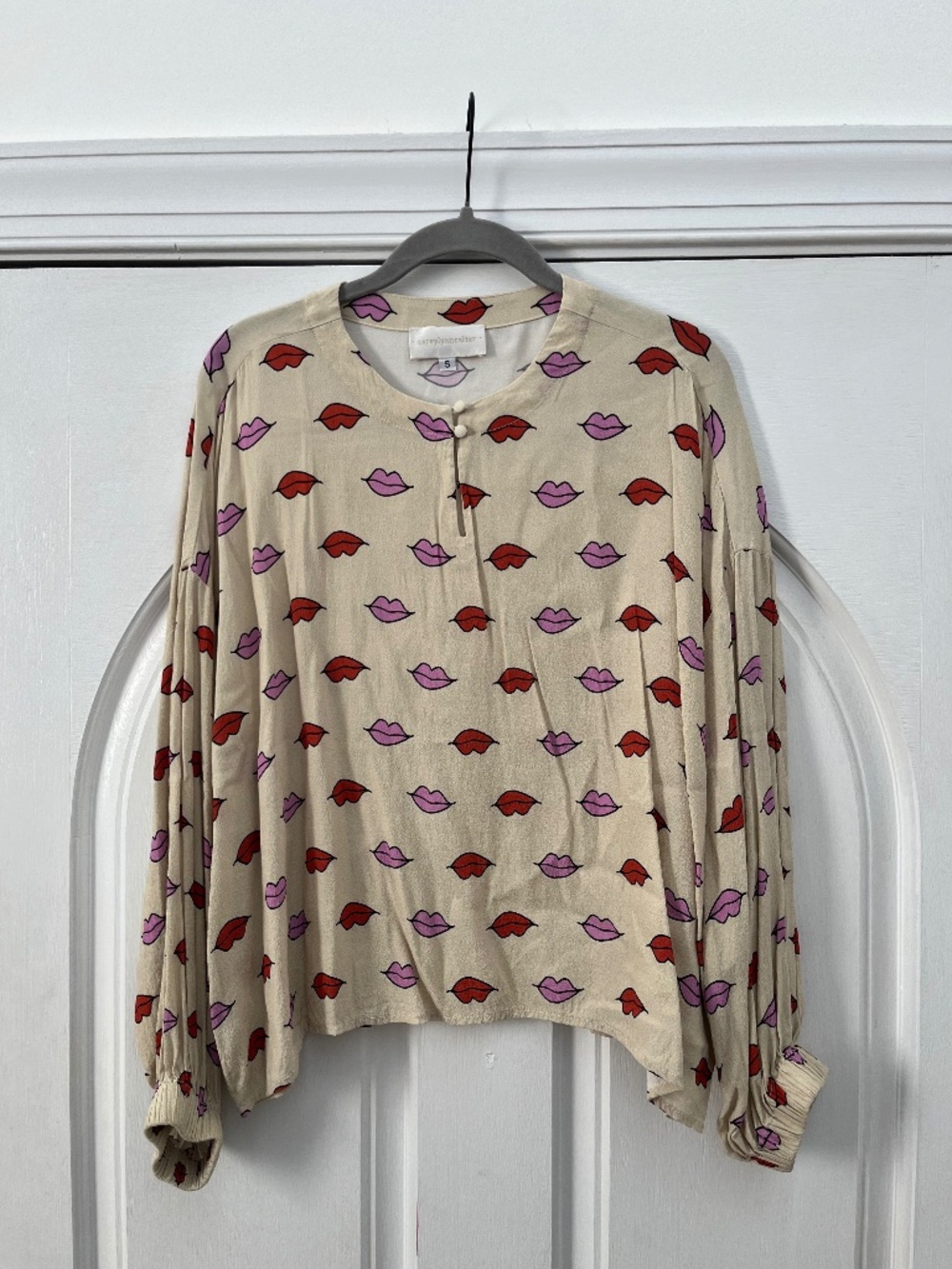 OMG SOOO CUTE - Corey Lynn Calter Long Sleeve Blouse with Lips Print (S)